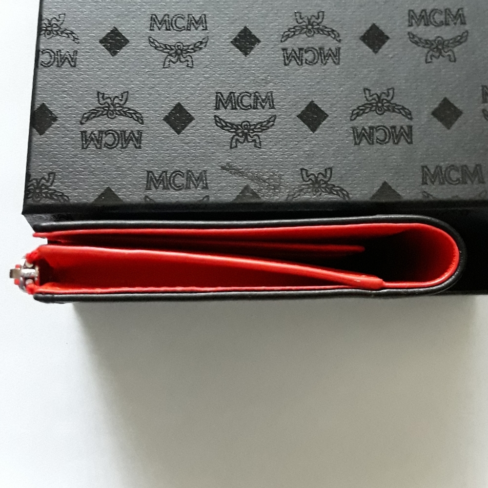 (New) MCM Passport Holder - Picture 6 of 10
